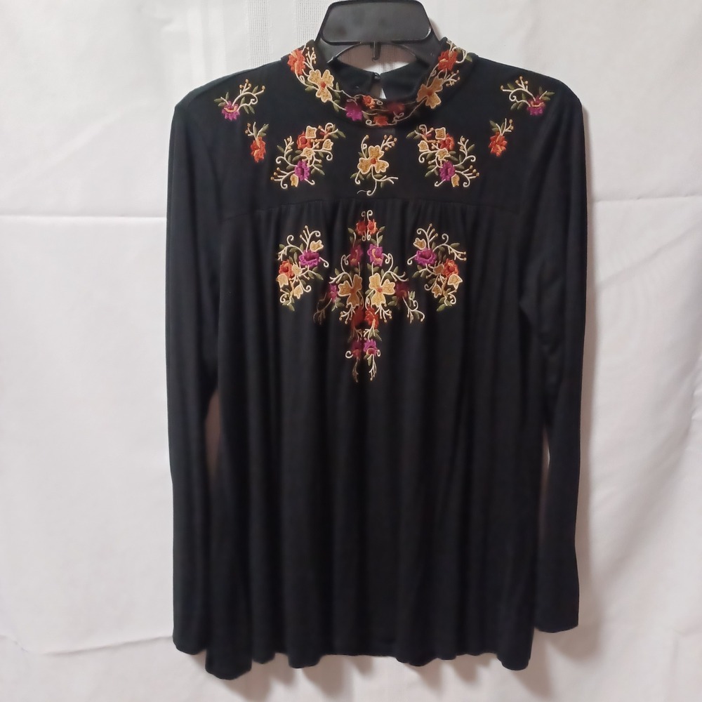 Cupio Blouse Womens M Black Floral‎ Embroidered Mock Neck Long Sleeve MX38525